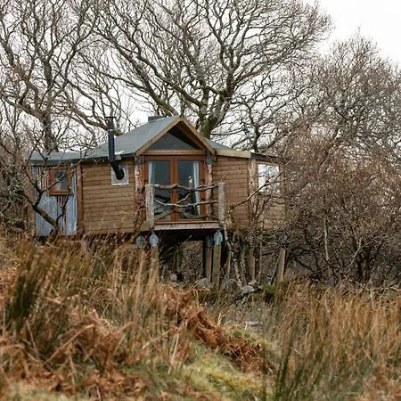 The Oak Tree House Apartment